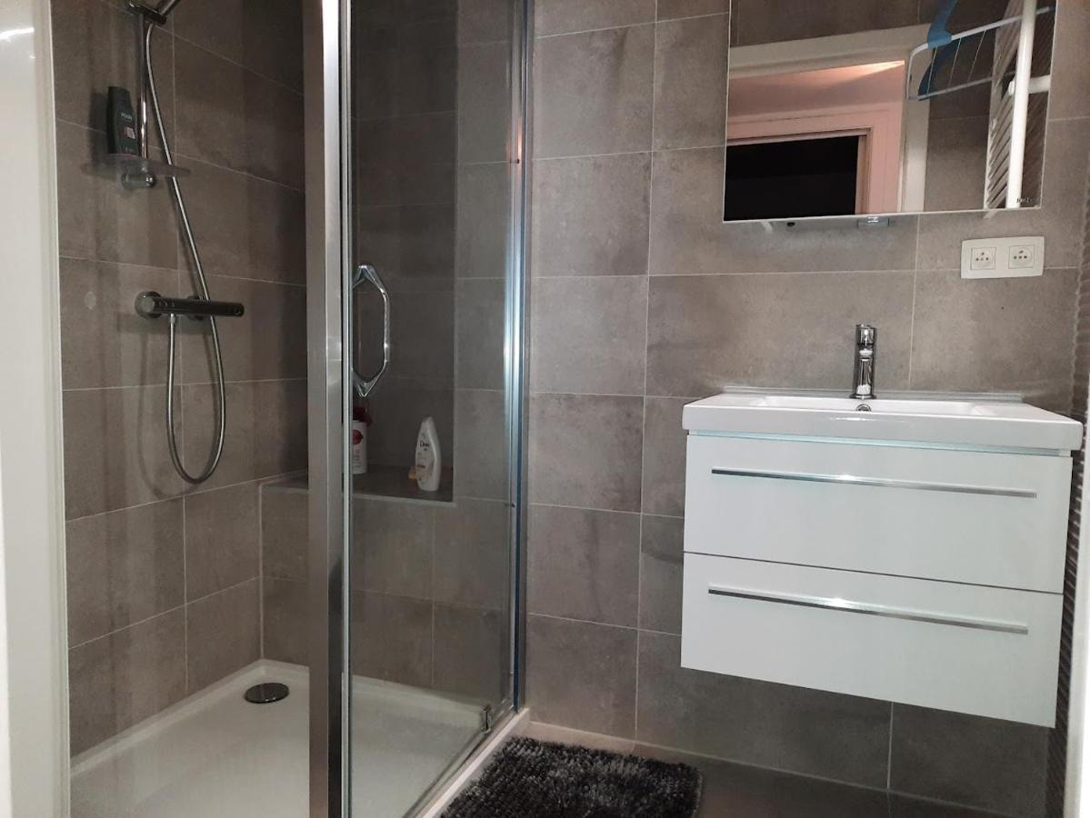 אוסטנדה Lichtrijk En Comfortabel Hoekappartement Met Gratis Parking En Zeer Centraal Gelegen - Comme Chez Soi מראה חיצוני תמונה