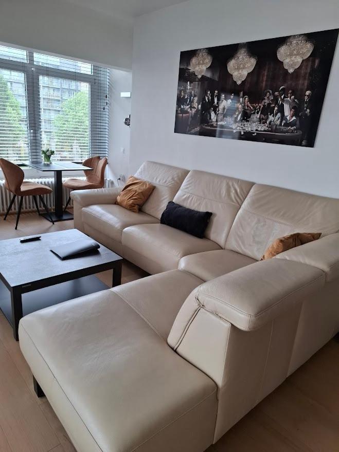 אוסטנדה Lichtrijk En Comfortabel Hoekappartement Met Gratis Parking En Zeer Centraal Gelegen - Comme Chez Soi מראה חיצוני תמונה