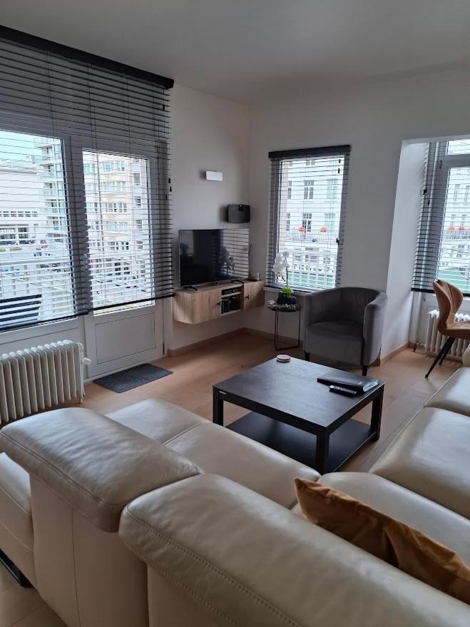 אוסטנדה Lichtrijk En Comfortabel Hoekappartement Met Gratis Parking En Zeer Centraal Gelegen - Comme Chez Soi מראה חיצוני תמונה